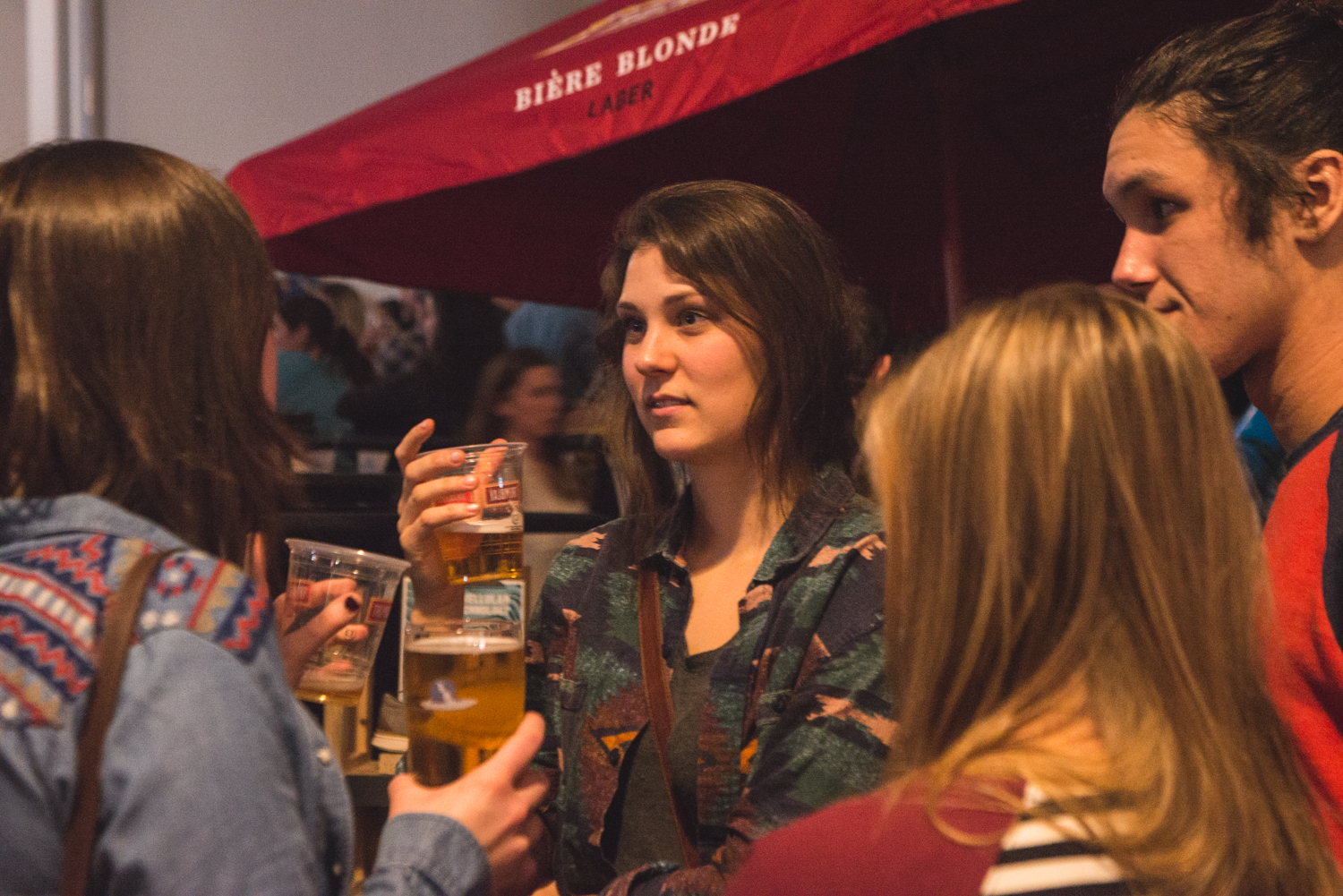Les vagues et la chaleur s'invitent à Montréal lors du wrap party de Oui Surf en Afrique!