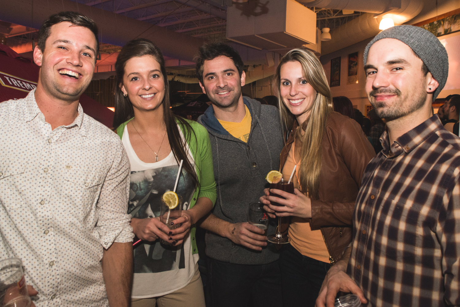 Les vagues et la chaleur s'invitent à Montréal lors du wrap party de Oui Surf en Afrique!