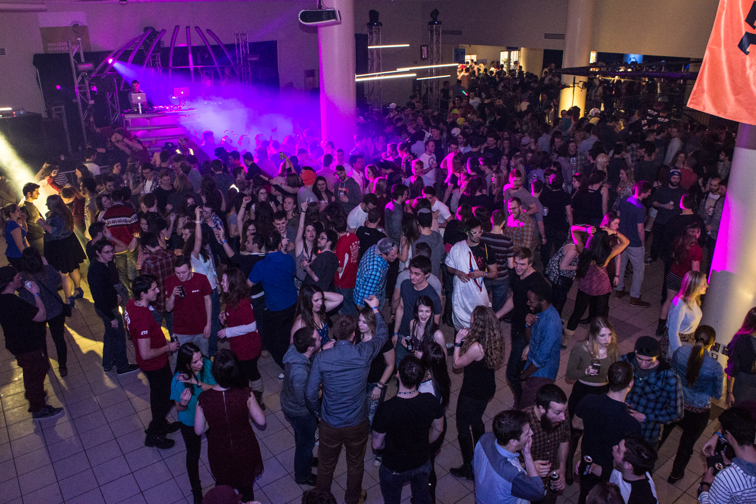Rock & Dance ÉTS: plus de 2000 ingénieurs réunis pour trasher la St-Valentin!
