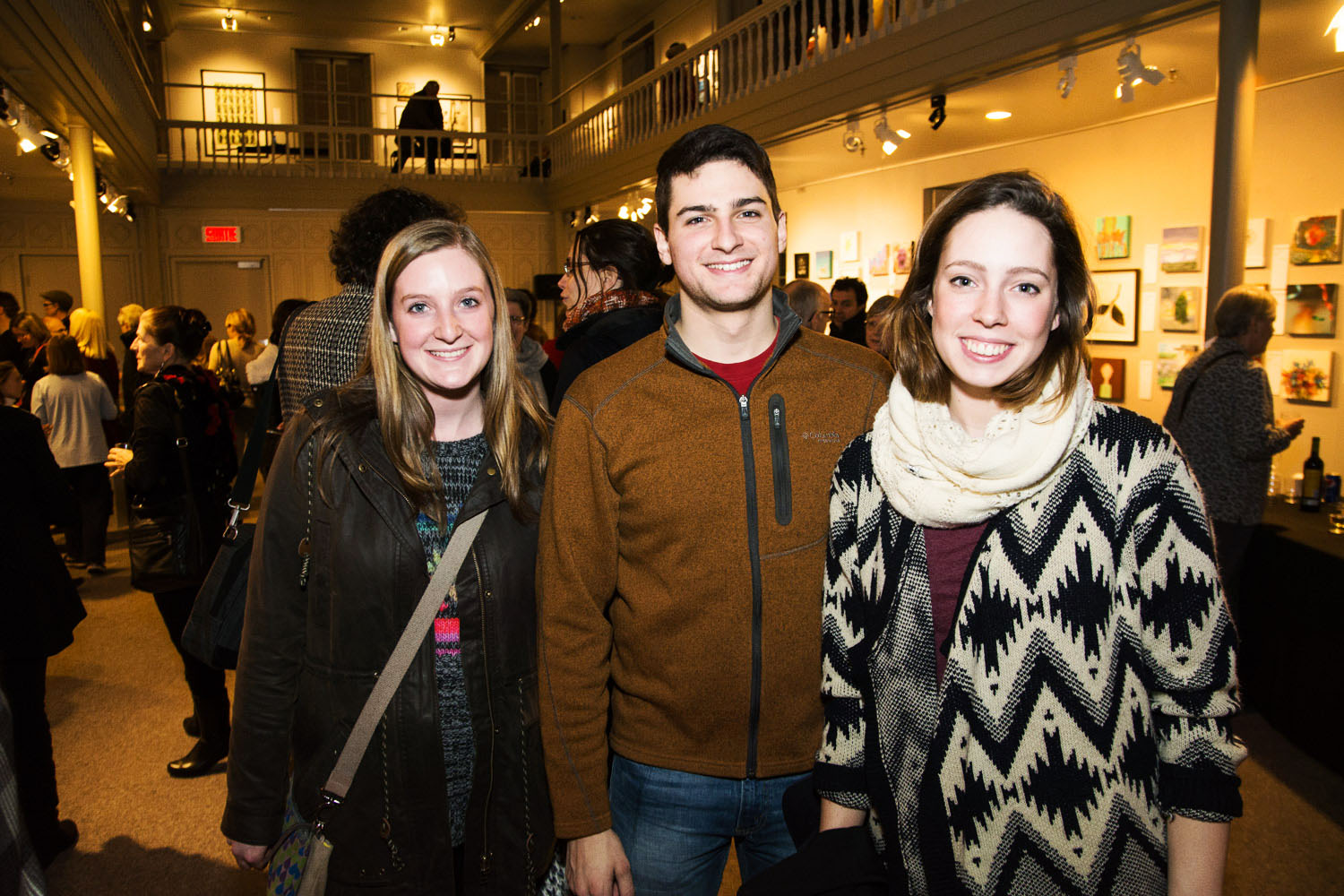 Une salle d'expo pleine de love pour le lancement de «Parle moi d'amour» des Impatients