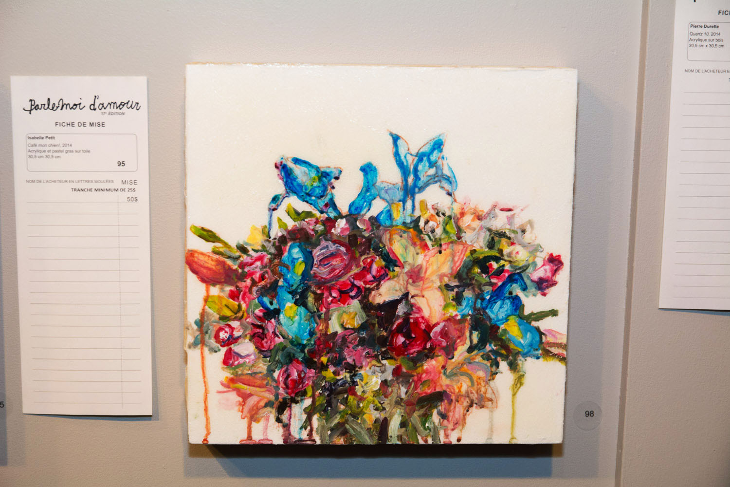 Une salle d'expo pleine de love pour le lancement de «Parle moi d'amour» des Impatients