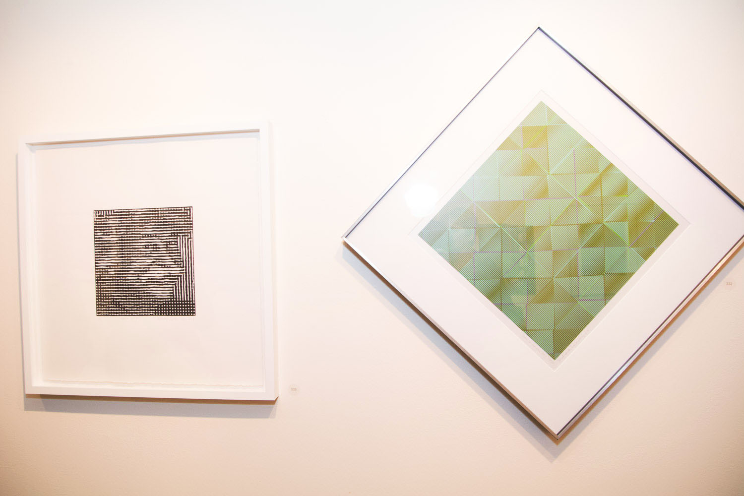 Une salle d'expo pleine de love pour le lancement de «Parle moi d'amour» des Impatients