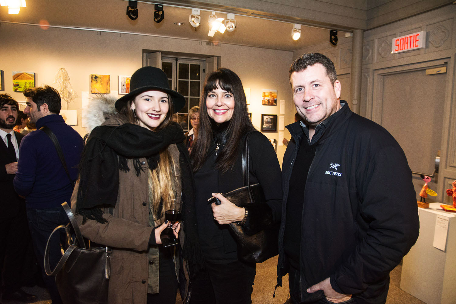 Une salle d'expo pleine de love pour le lancement de «Parle moi d'amour» des Impatients