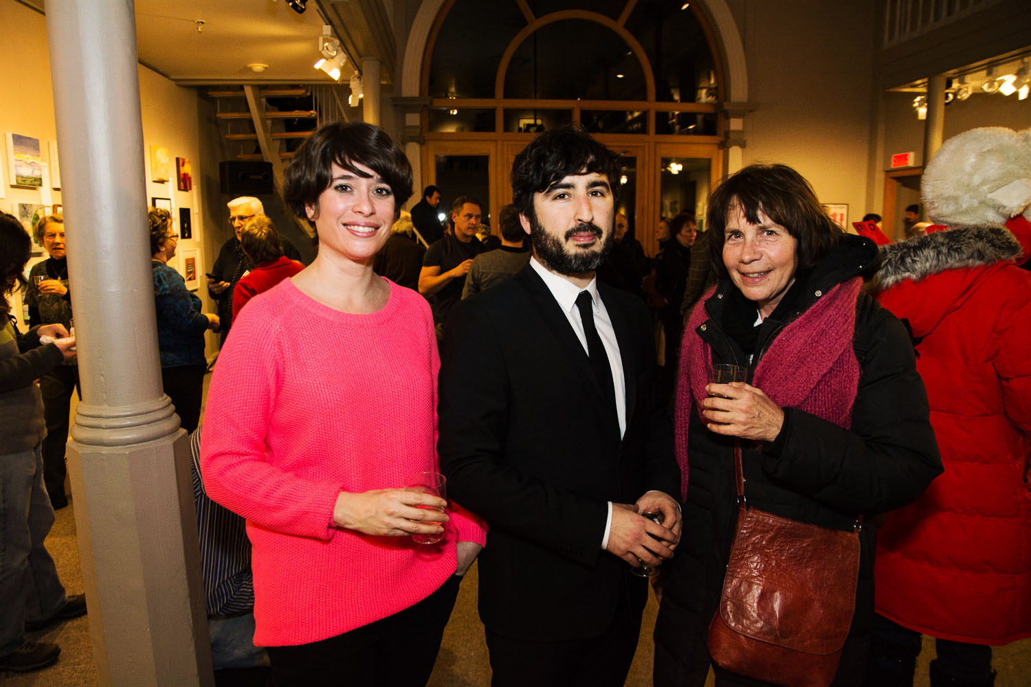Une salle d'expo pleine de love pour le lancement de «Parle moi d'amour» des Impatients