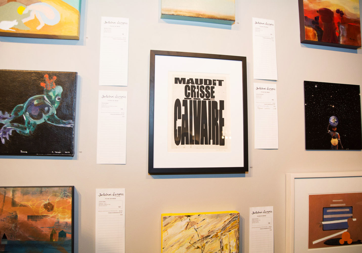 Une salle d'expo pleine de love pour le lancement de «Parle moi d'amour» des Impatients