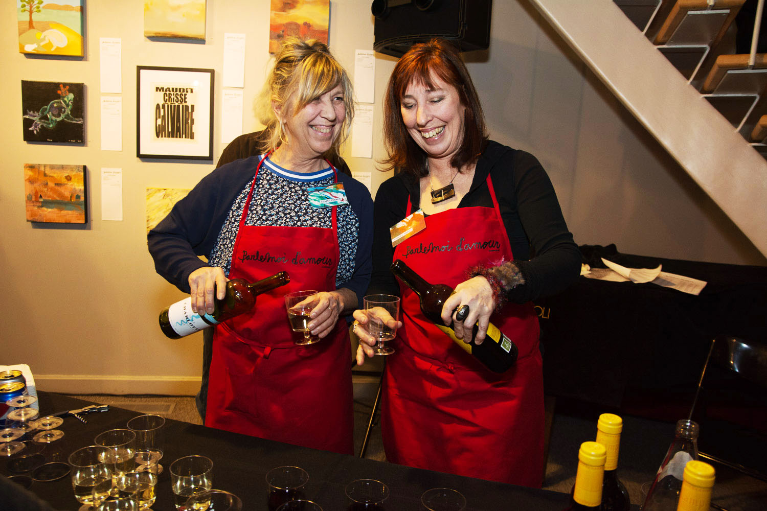 Une salle d'expo pleine de love pour le lancement de «Parle moi d'amour» des Impatients