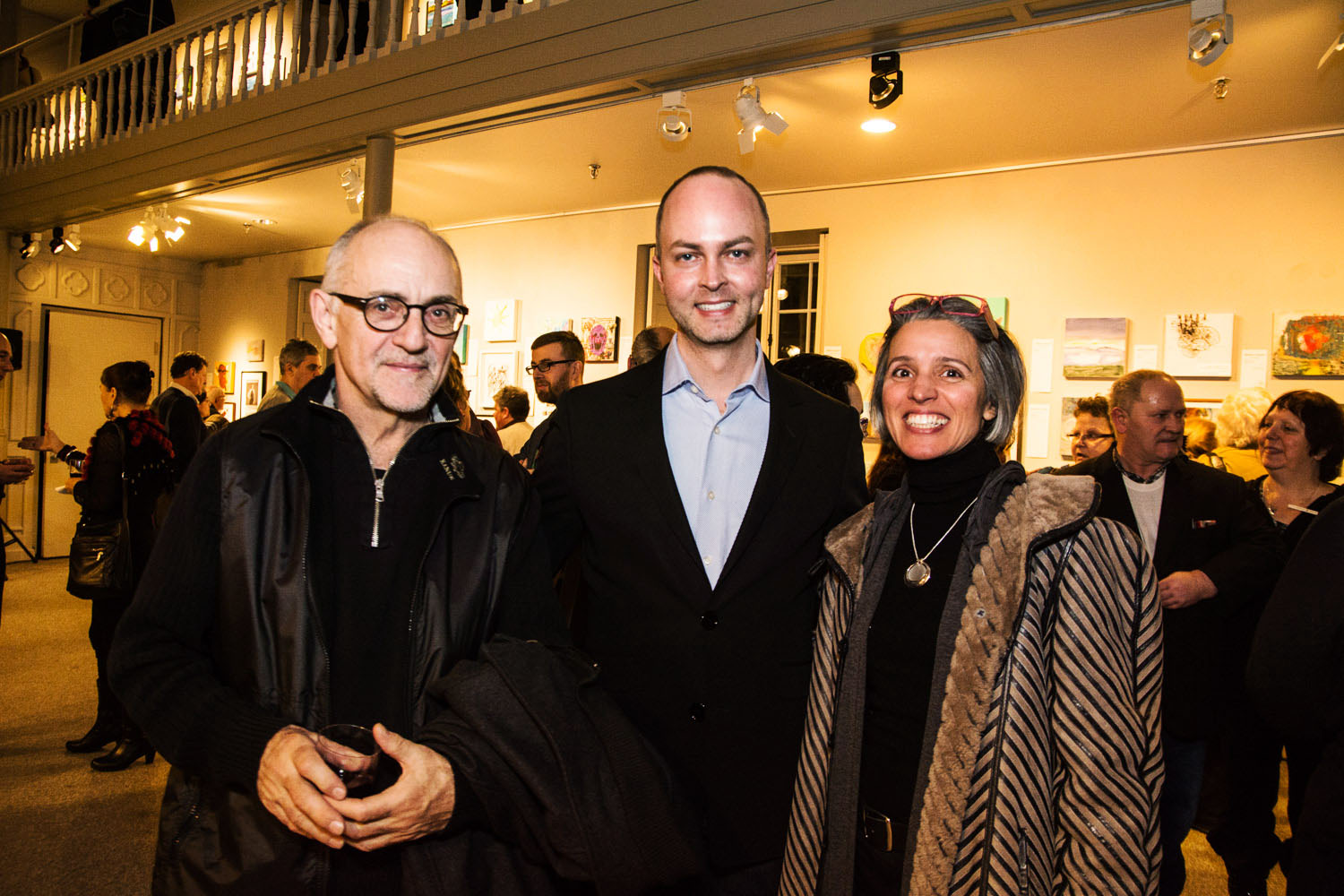 Une salle d'expo pleine de love pour le lancement de «Parle moi d'amour» des Impatients