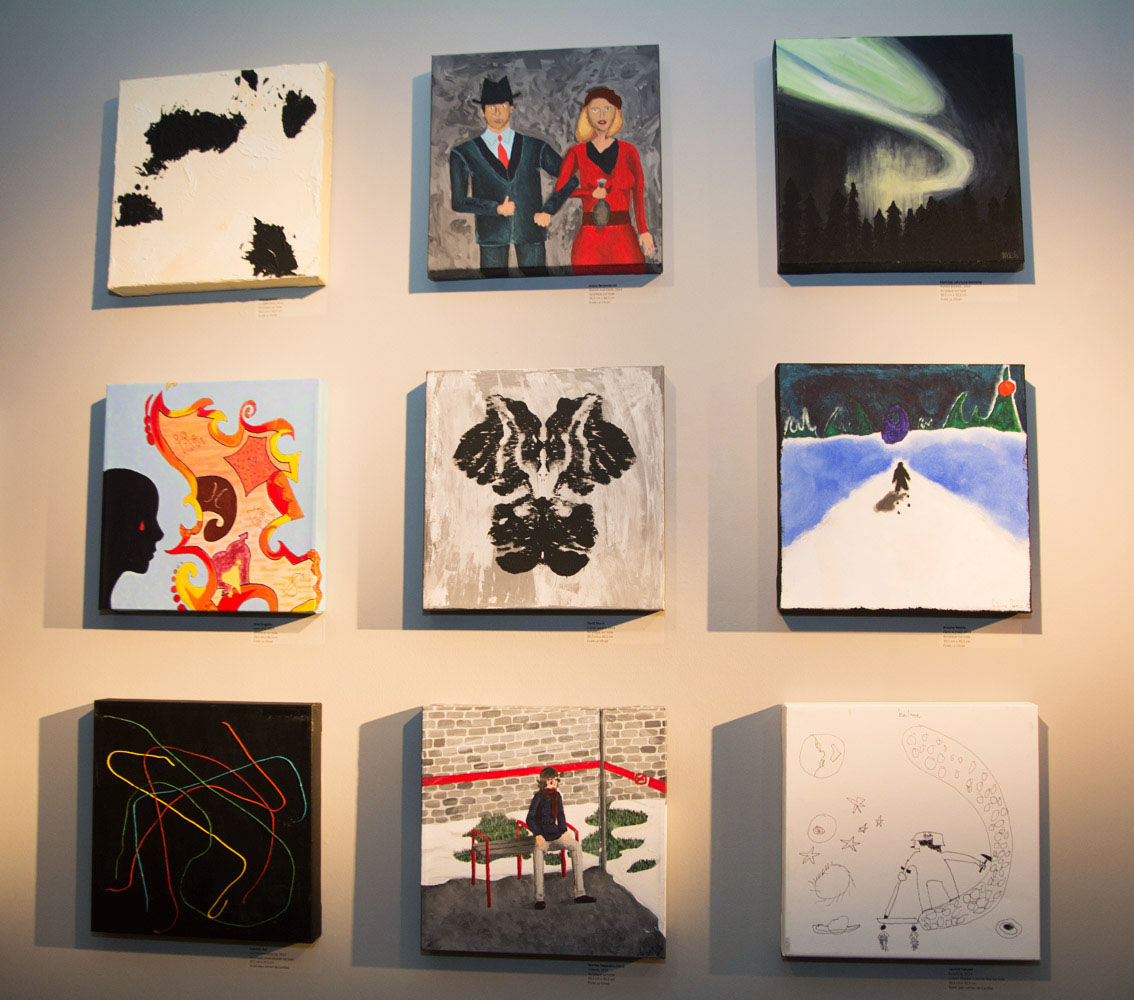 Une salle d'expo pleine de love pour le lancement de «Parle moi d'amour» des Impatients