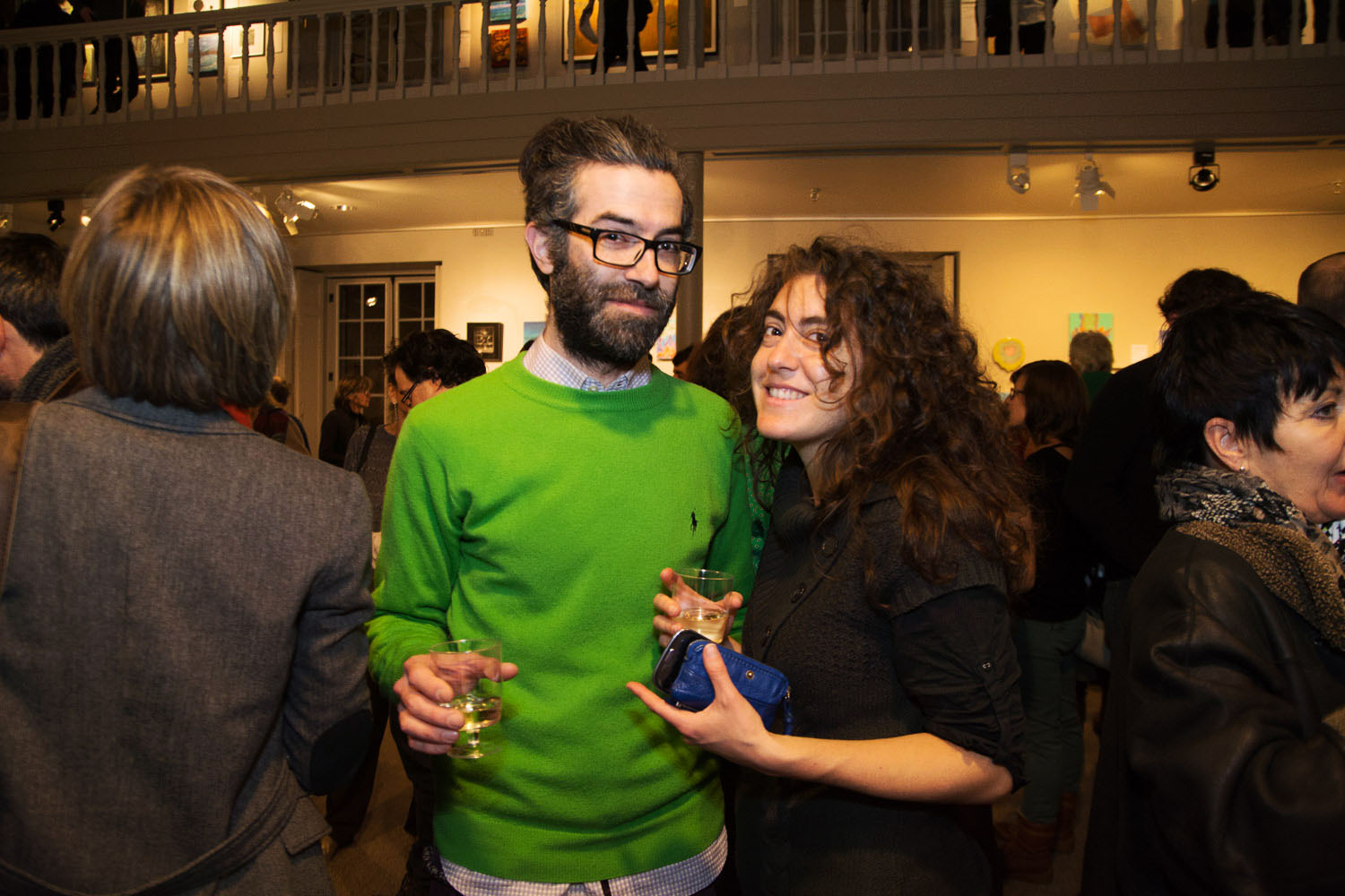 Une salle d'expo pleine de love pour le lancement de «Parle moi d'amour» des Impatients
