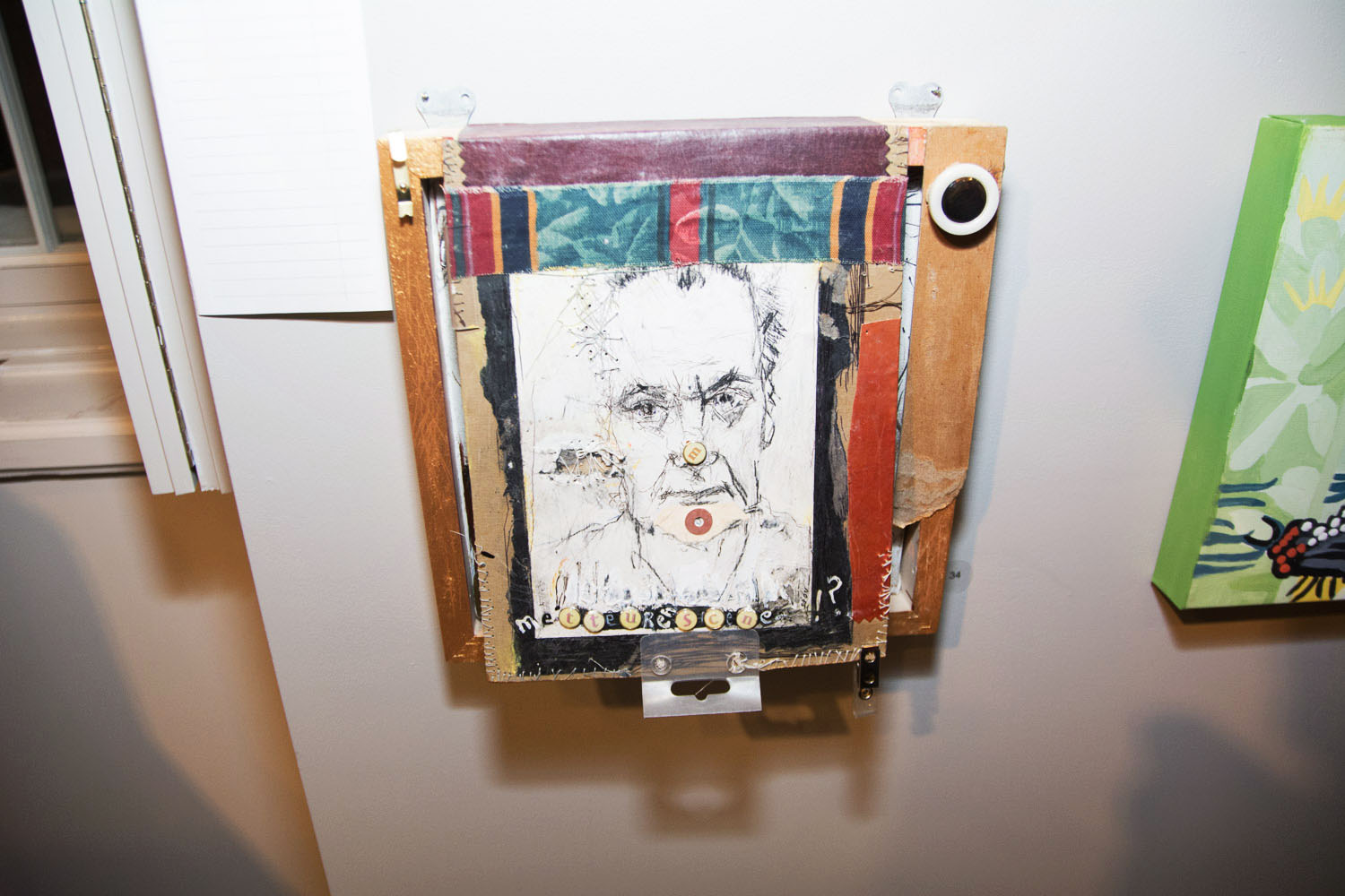 Une salle d'expo pleine de love pour le lancement de «Parle moi d'amour» des Impatients