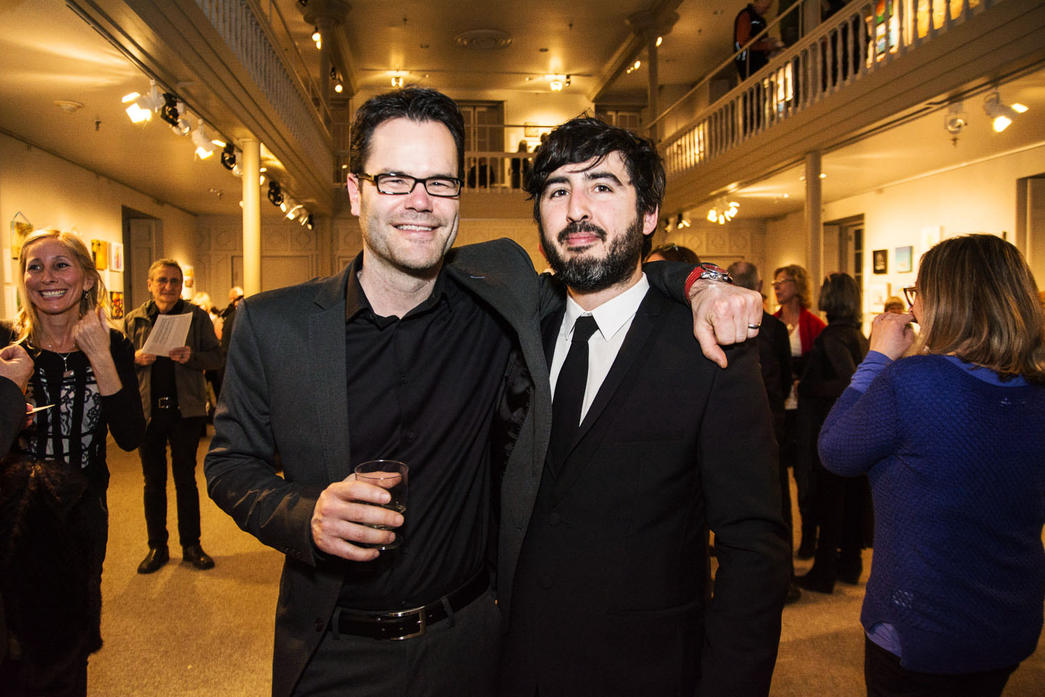 Une salle d'expo pleine de love pour le lancement de «Parle moi d'amour» des Impatients