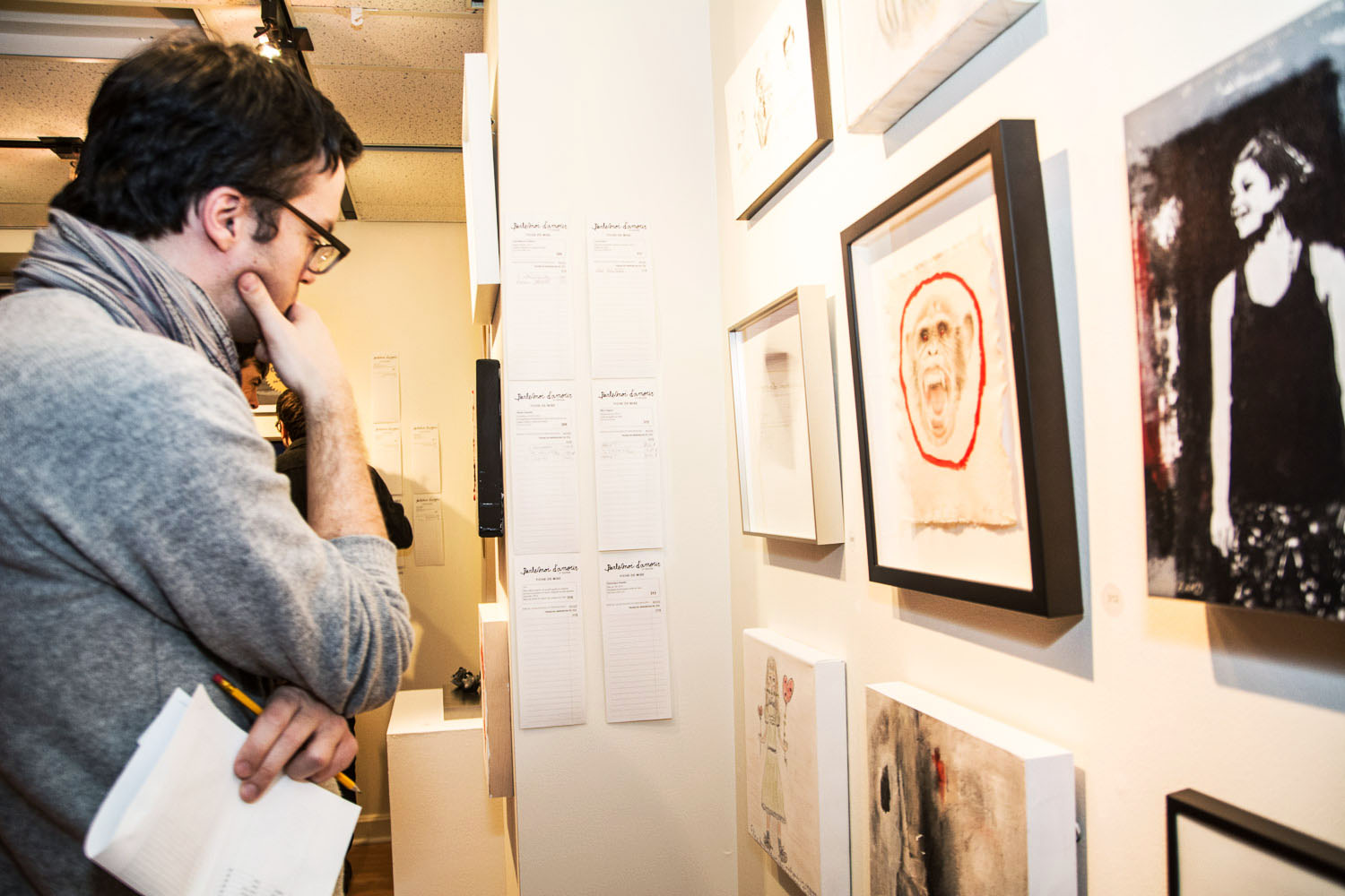 Une salle d'expo pleine de love pour le lancement de «Parle moi d'amour» des Impatients