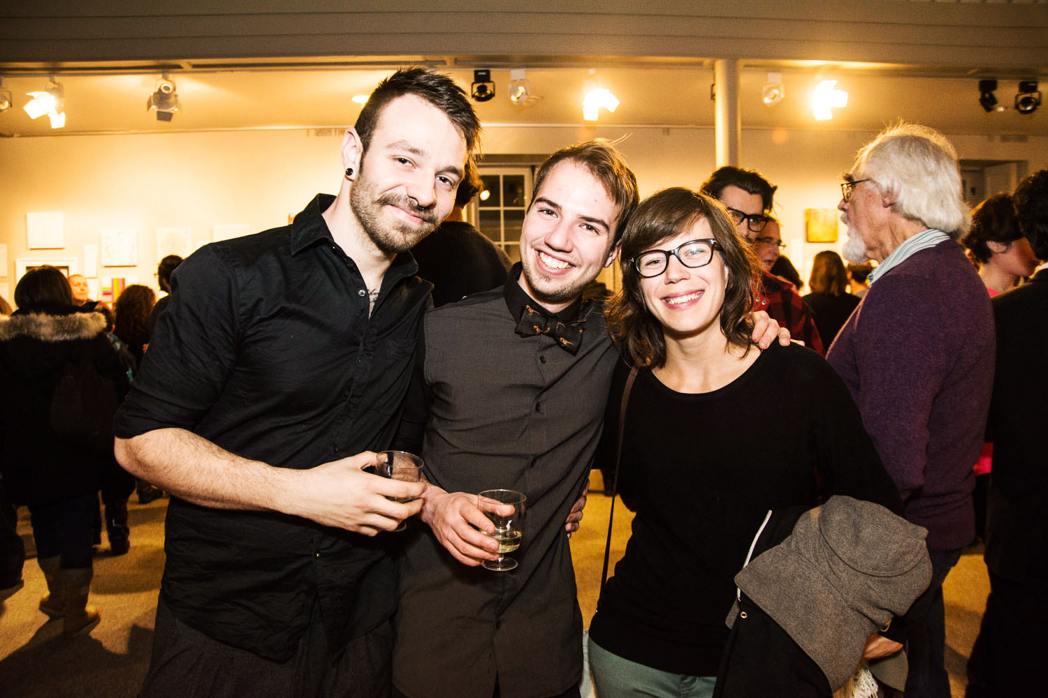 Une salle d'expo pleine de love pour le lancement de «Parle moi d'amour» des Impatients