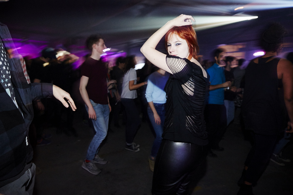 Nuit de folie artistique et créative dans l'espace loft choisi par La Bacchanale