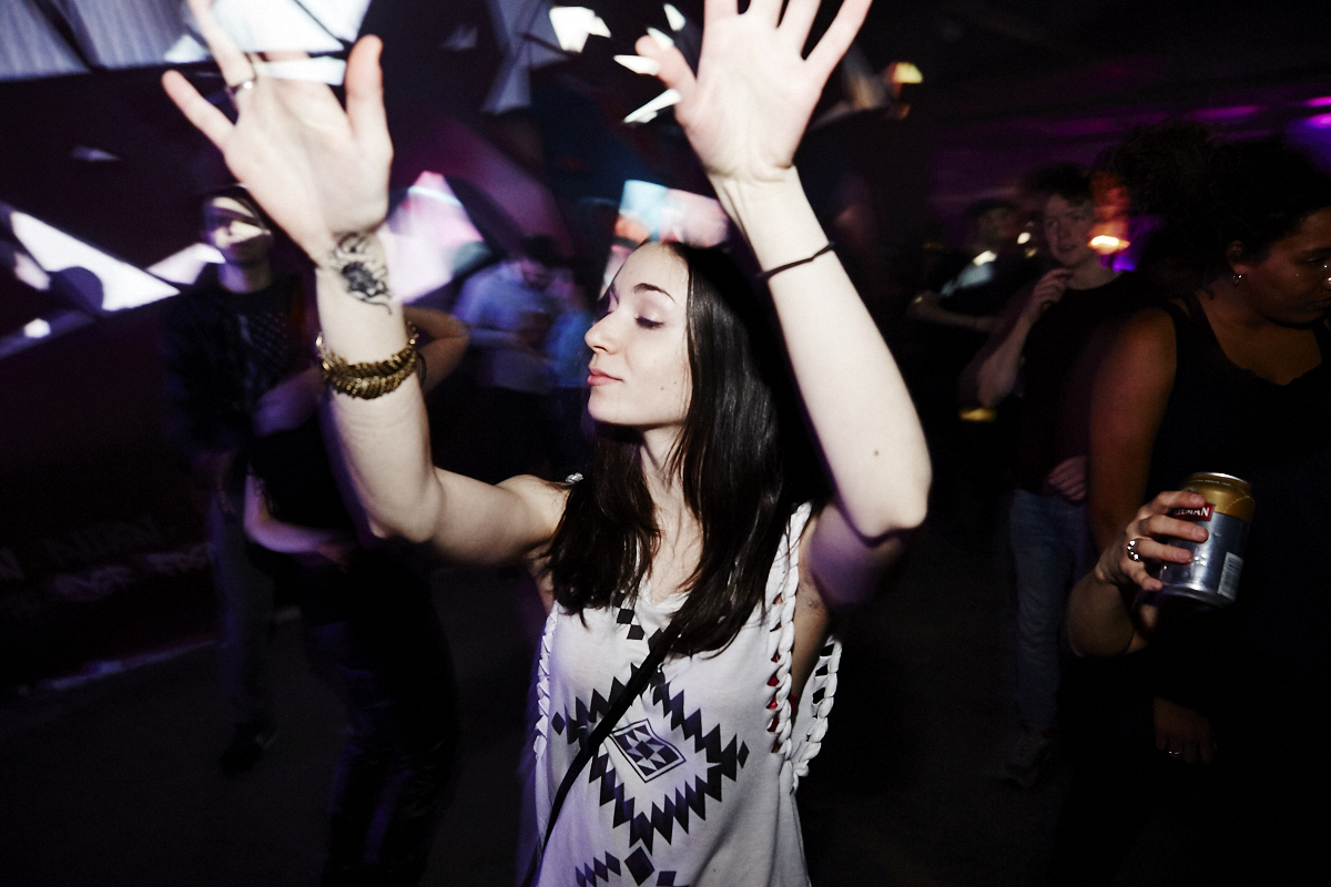 Nuit de folie artistique et créative dans l'espace loft choisi par La Bacchanale