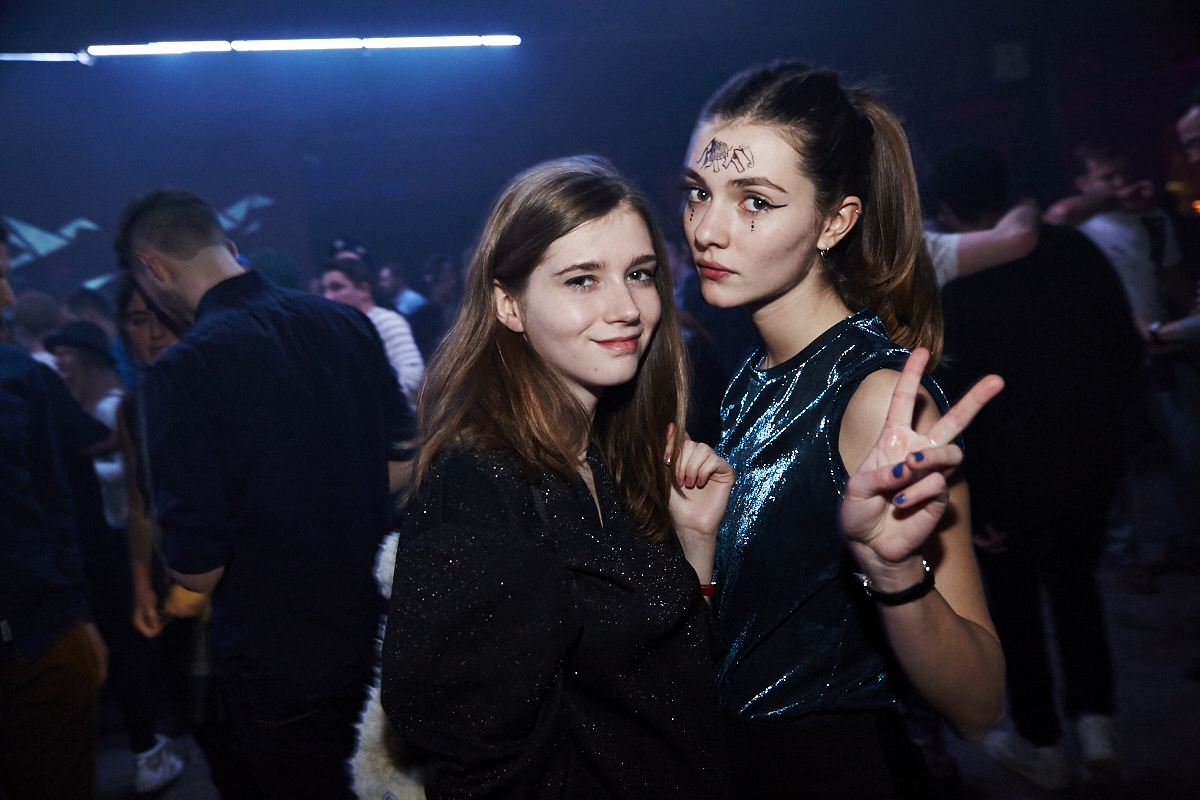 Nuit de folie artistique et créative dans l'espace loft choisi par La Bacchanale
