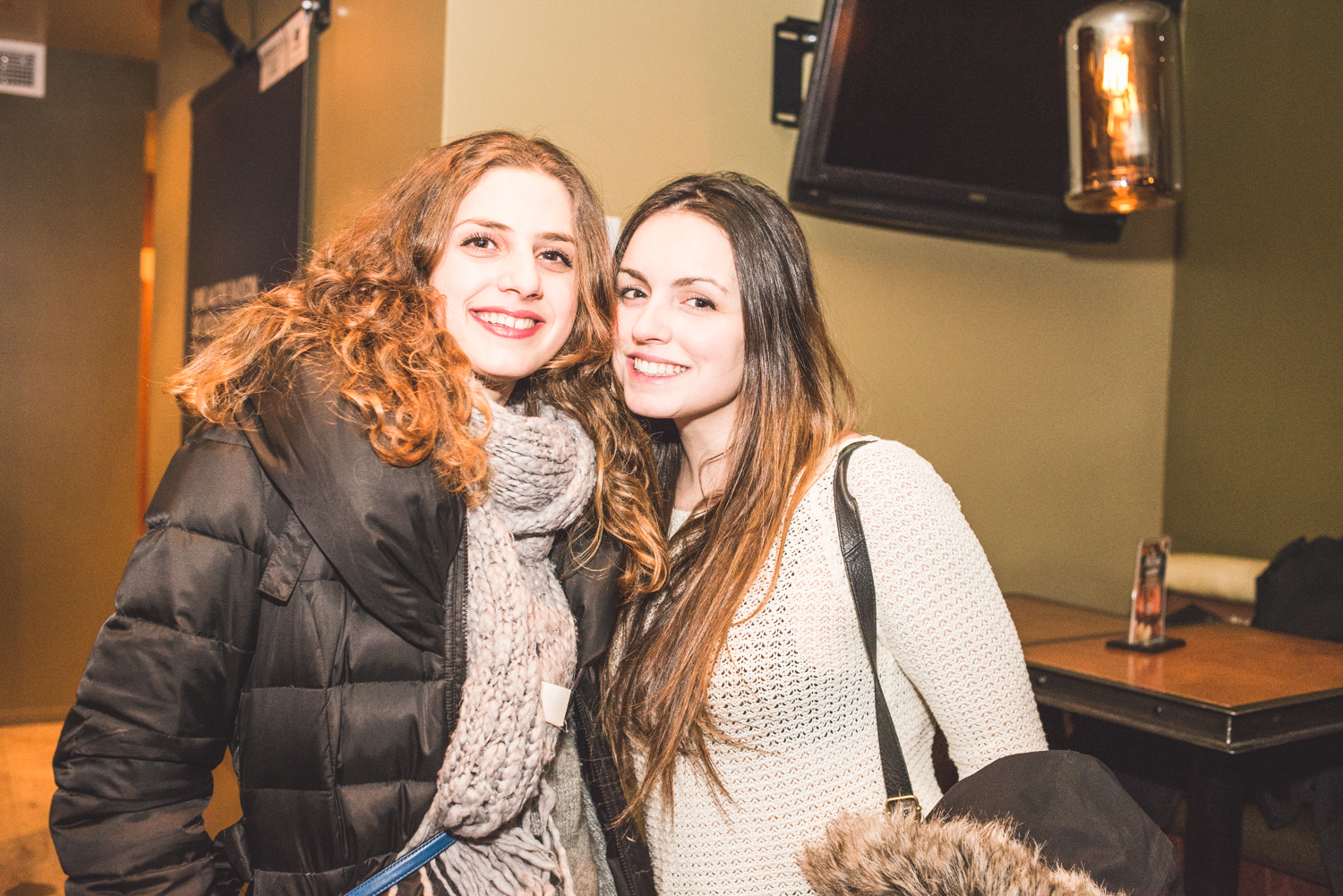 Party full moon avec minions, peinture néon et glowstick au Grenade