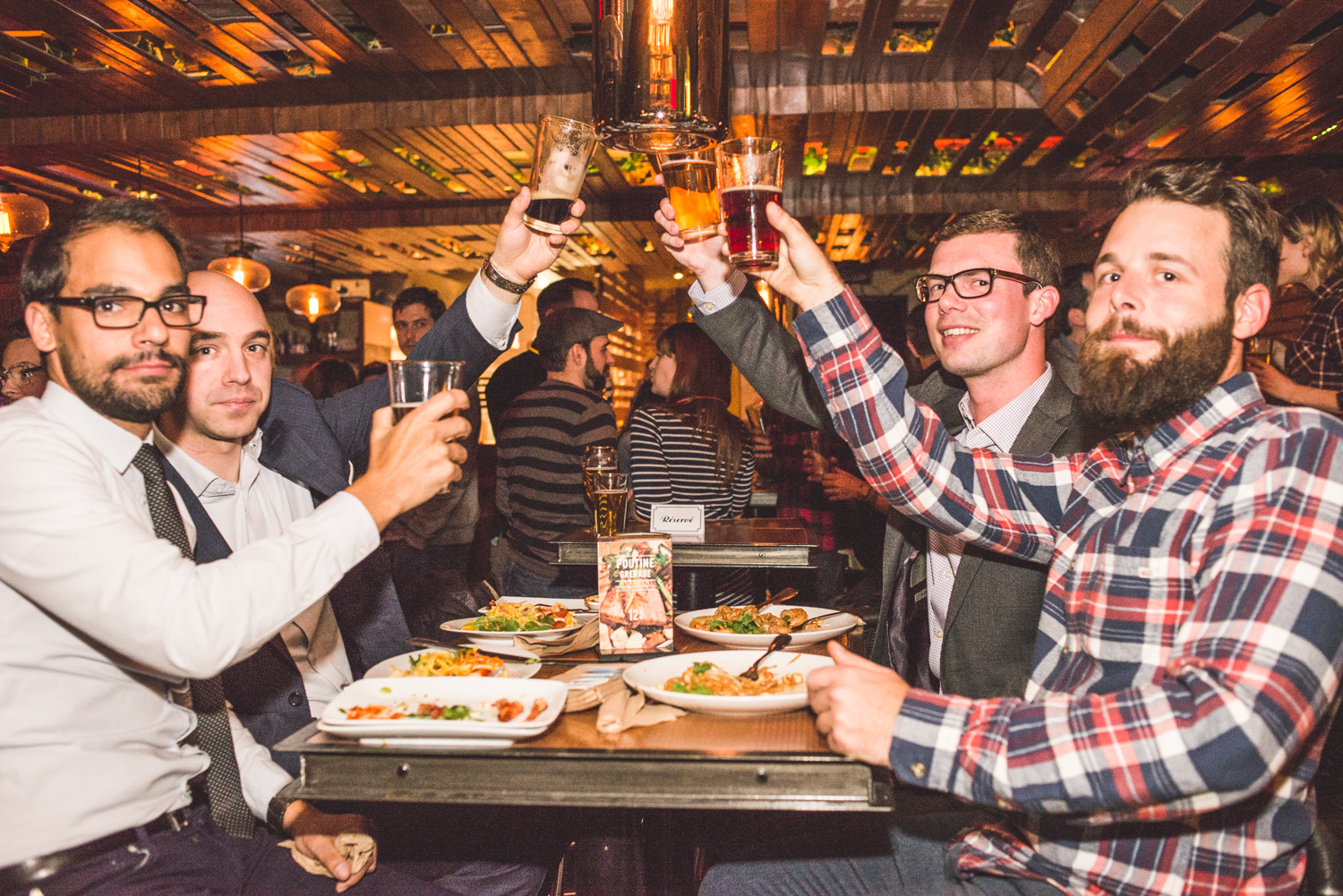 Party full moon avec minions, peinture néon et glowstick au Grenade