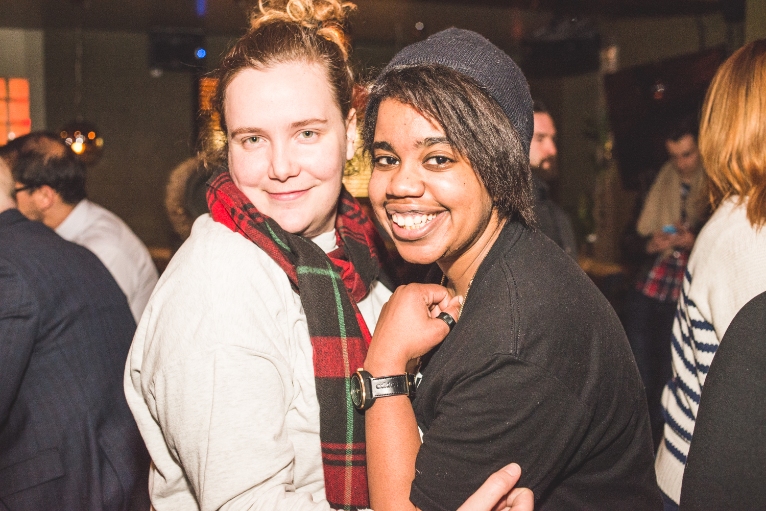 Party full moon avec minions, peinture néon et glowstick au Grenade