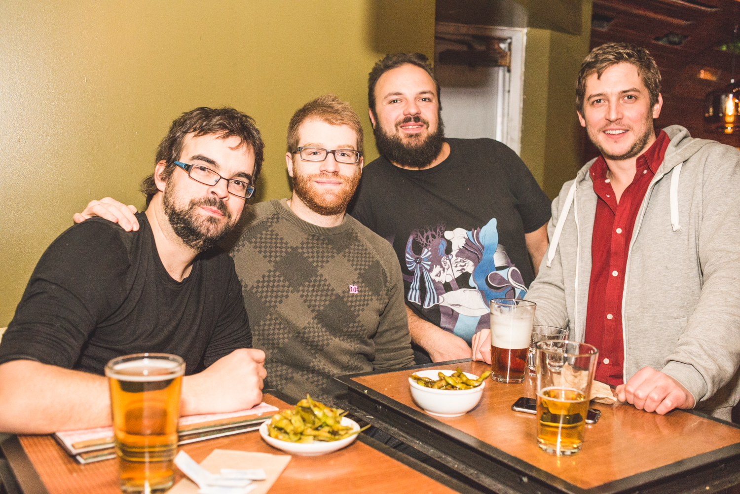 Party full moon avec minions, peinture néon et glowstick au Grenade