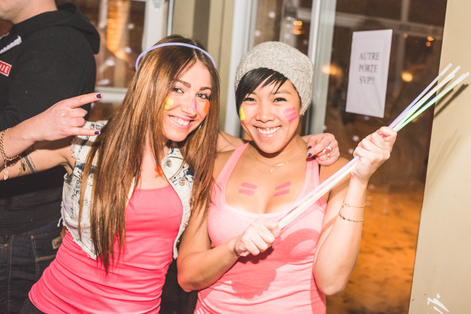 Party full moon avec minions, peinture néon et glowstick au Grenade