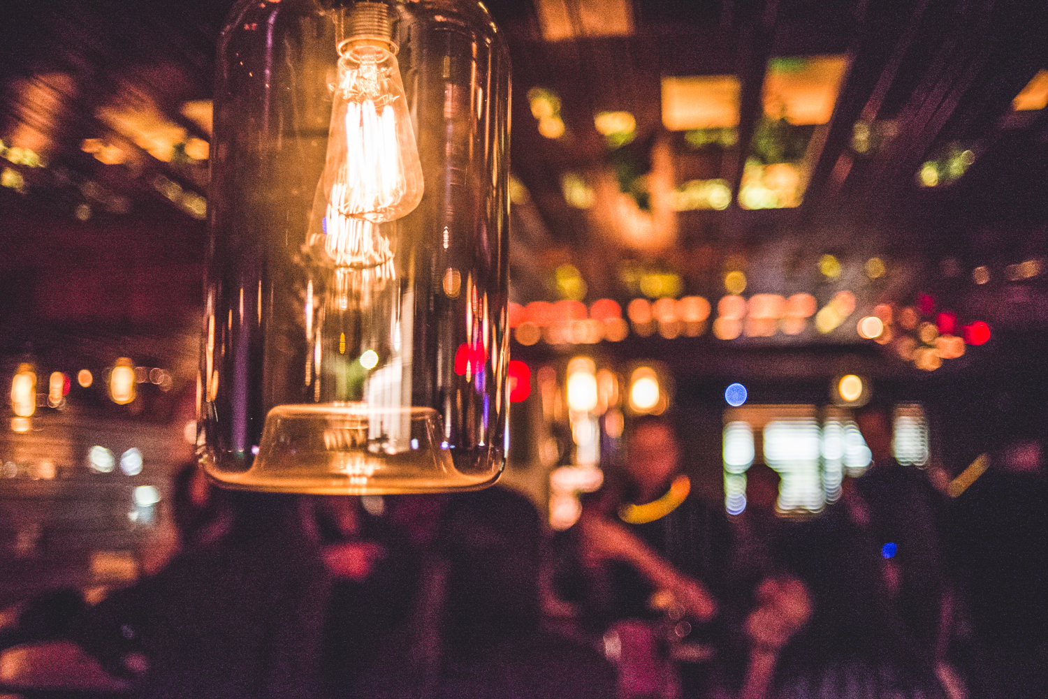 Party full moon avec minions, peinture néon et glowstick au Grenade