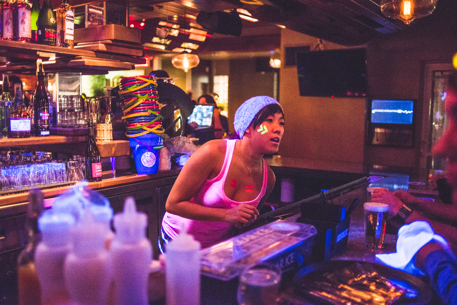 Party full moon avec minions, peinture néon et glowstick au Grenade