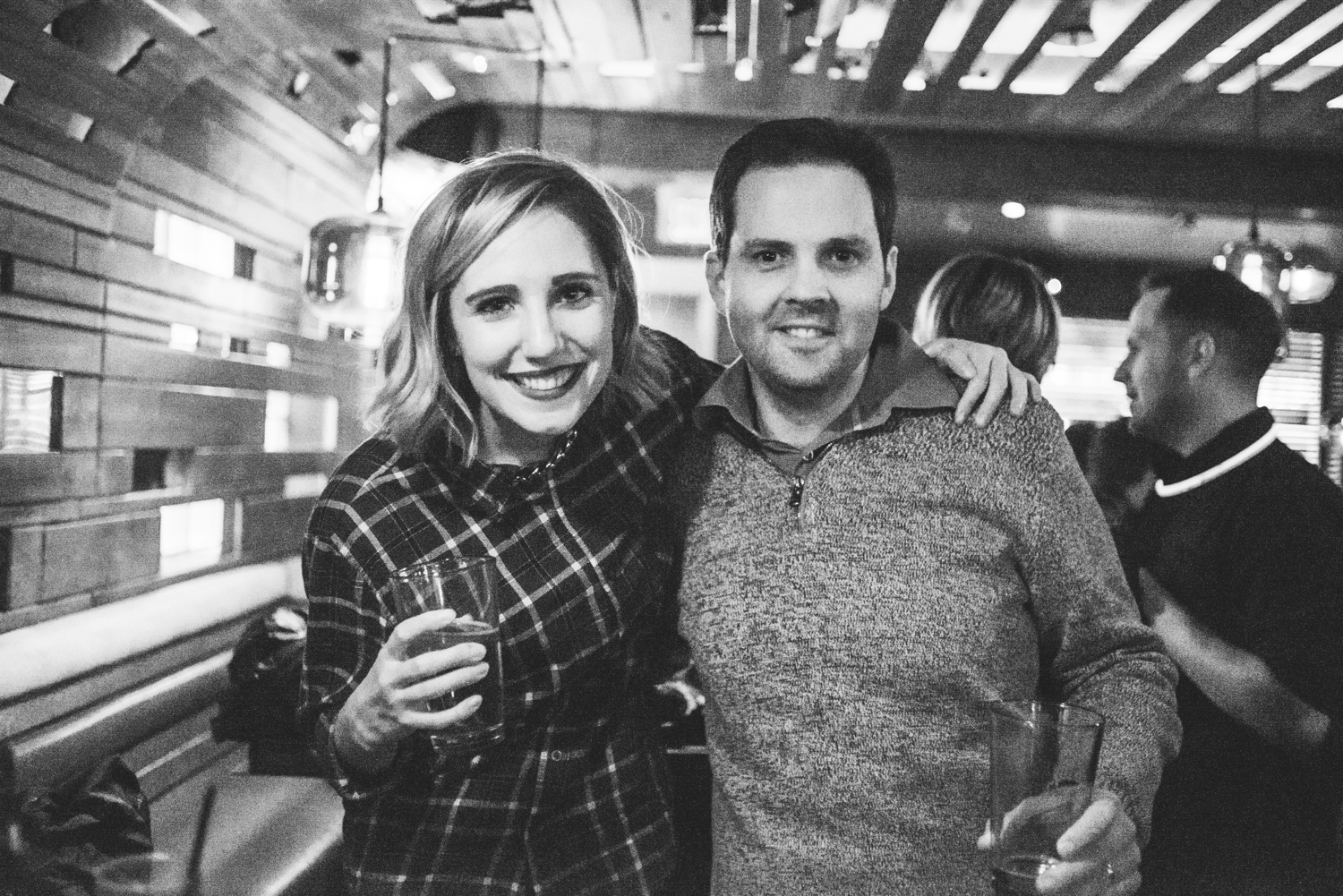 Party full moon avec minions, peinture néon et glowstick au Grenade