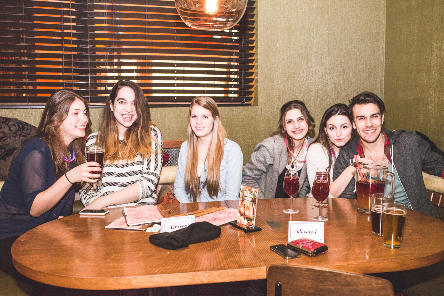 Party full moon avec minions, peinture néon et glowstick au Grenade