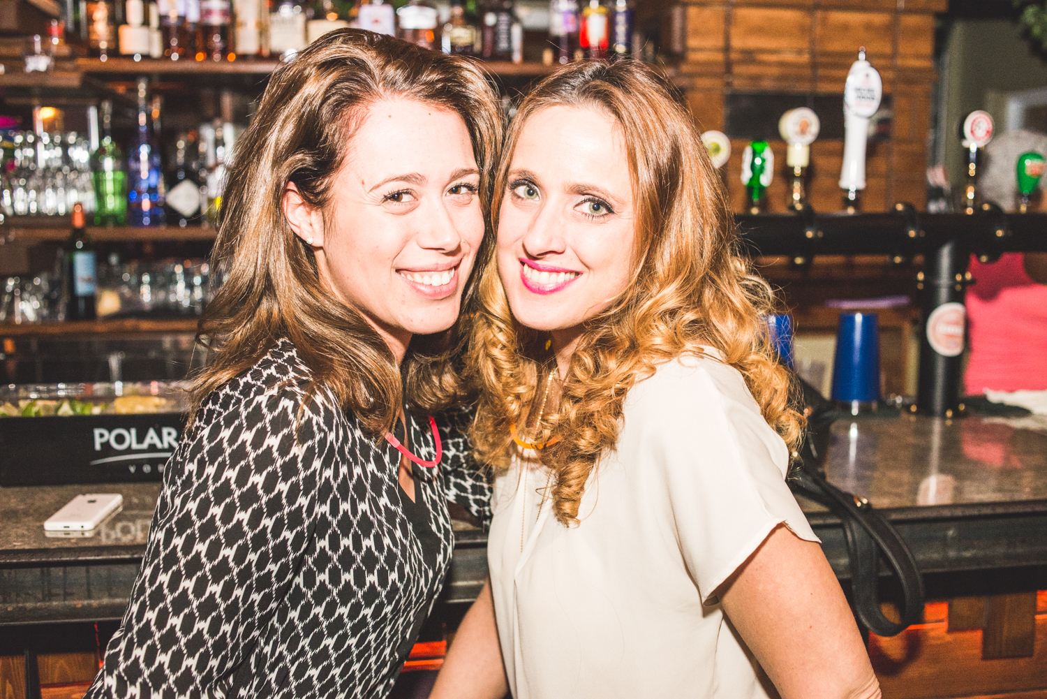 Party full moon avec minions, peinture néon et glowstick au Grenade