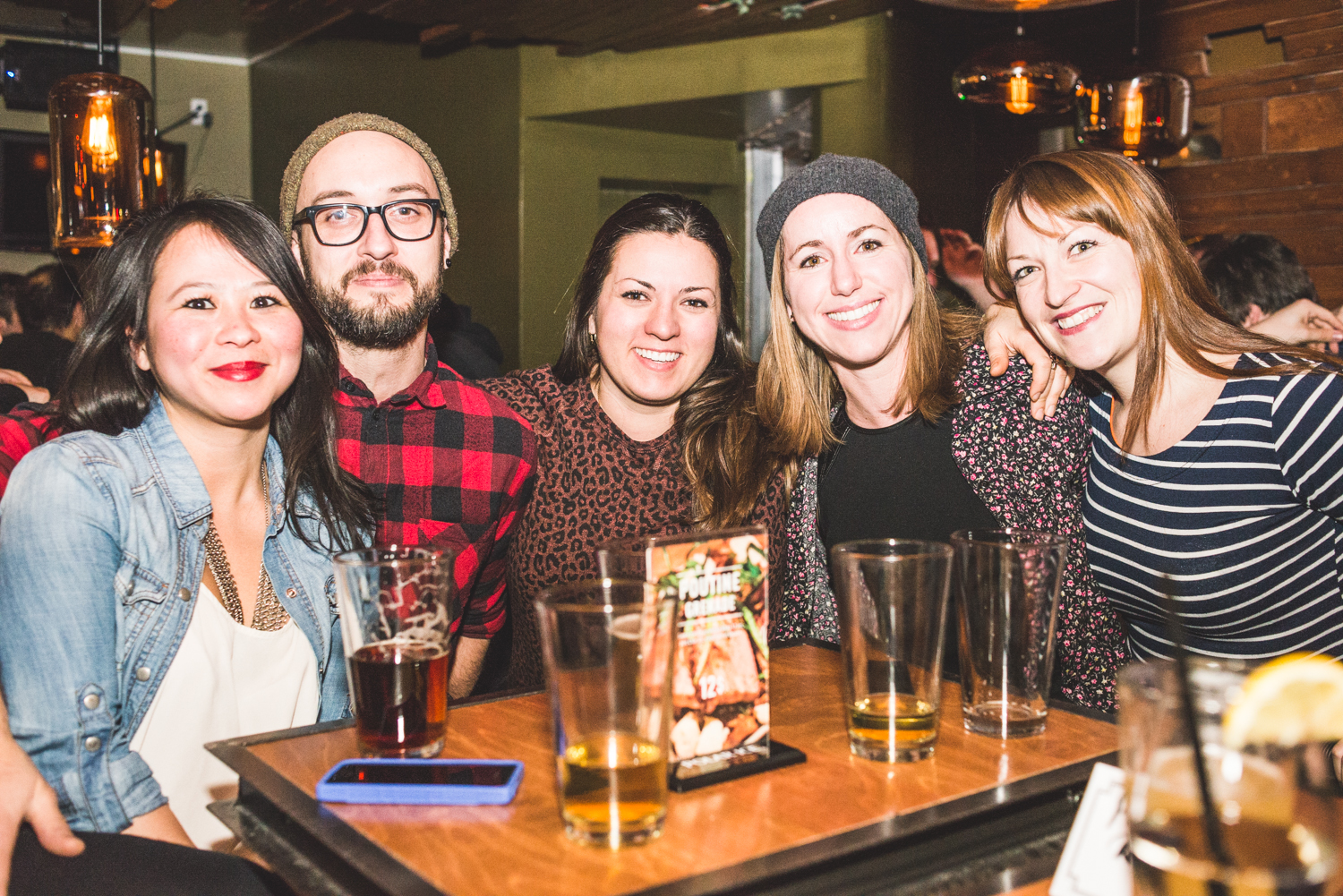 Party full moon avec minions, peinture néon et glowstick au Grenade