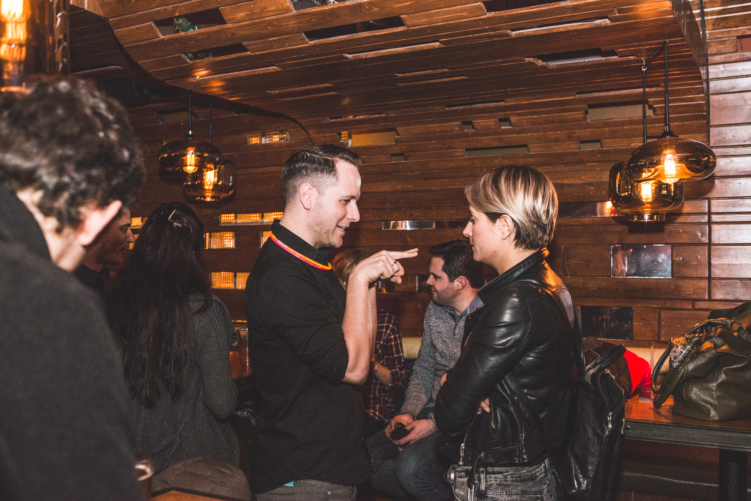 Party full moon avec minions, peinture néon et glowstick au Grenade