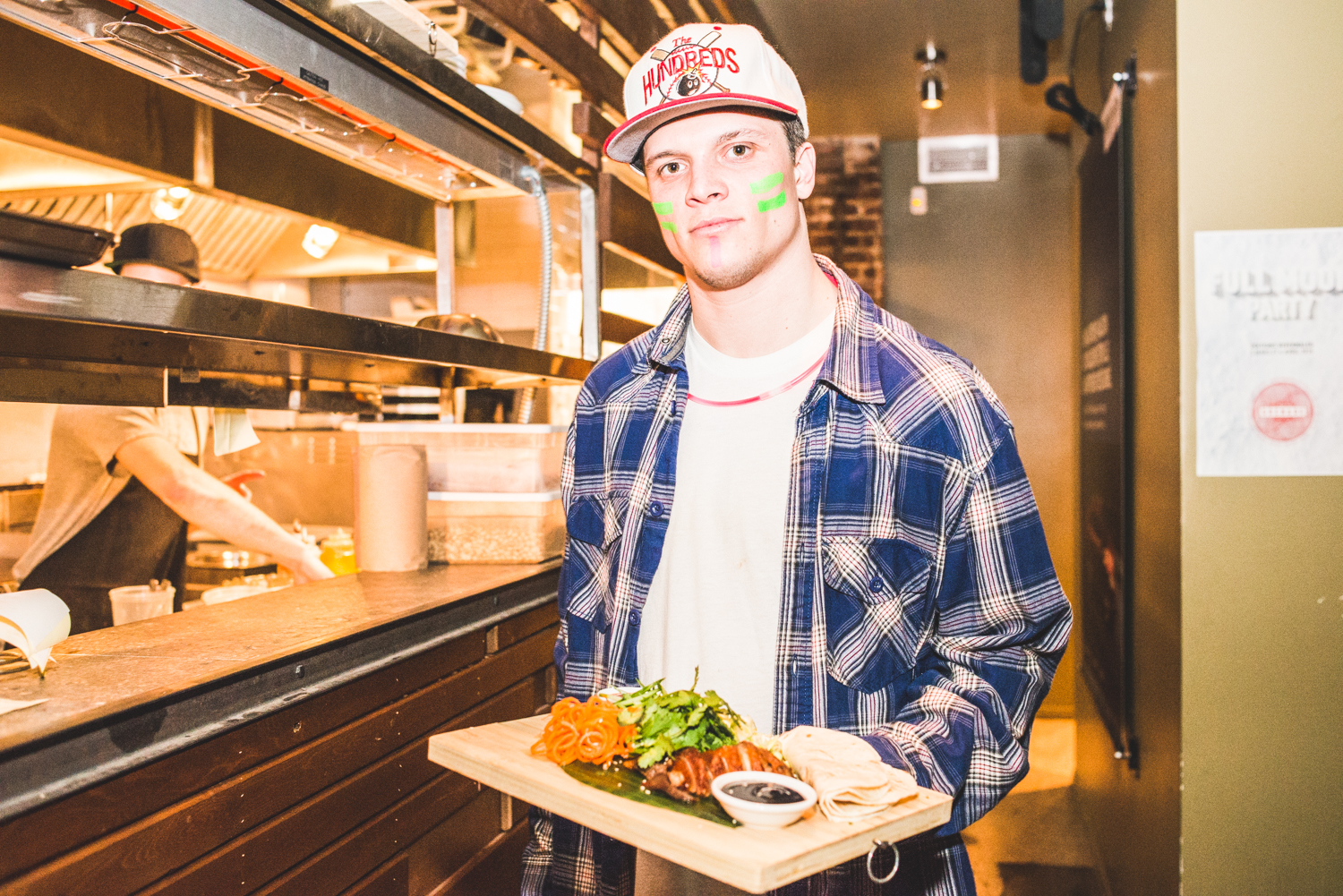 Party full moon avec minions, peinture néon et glowstick au Grenade