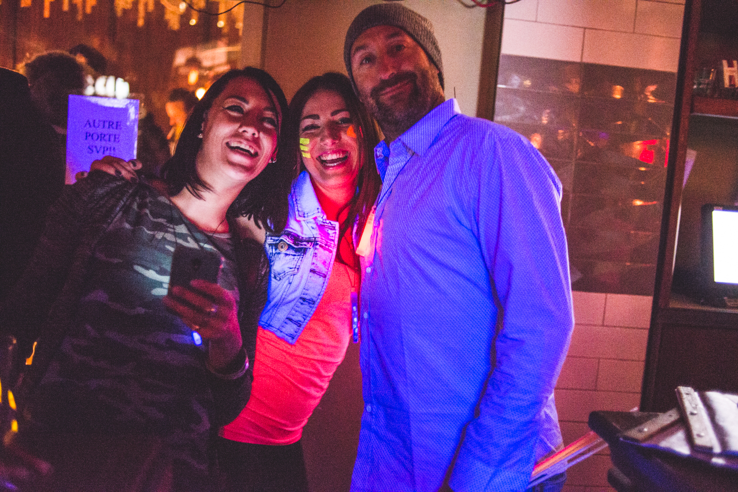 Party full moon avec minions, peinture néon et glowstick au Grenade