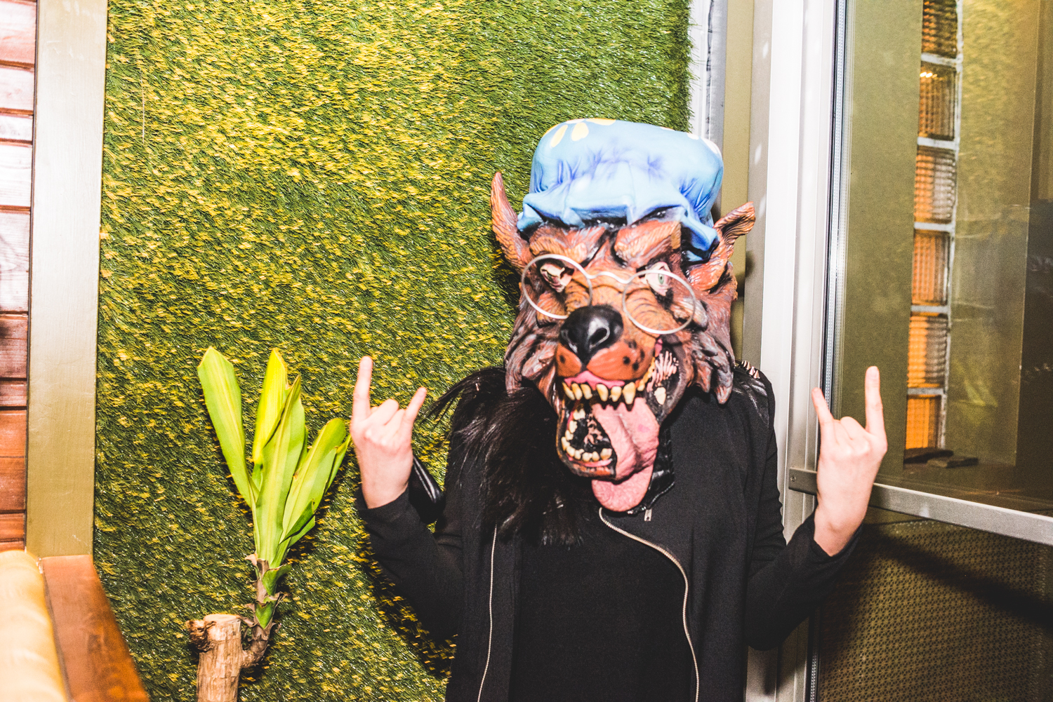 Party full moon avec minions, peinture néon et glowstick au Grenade