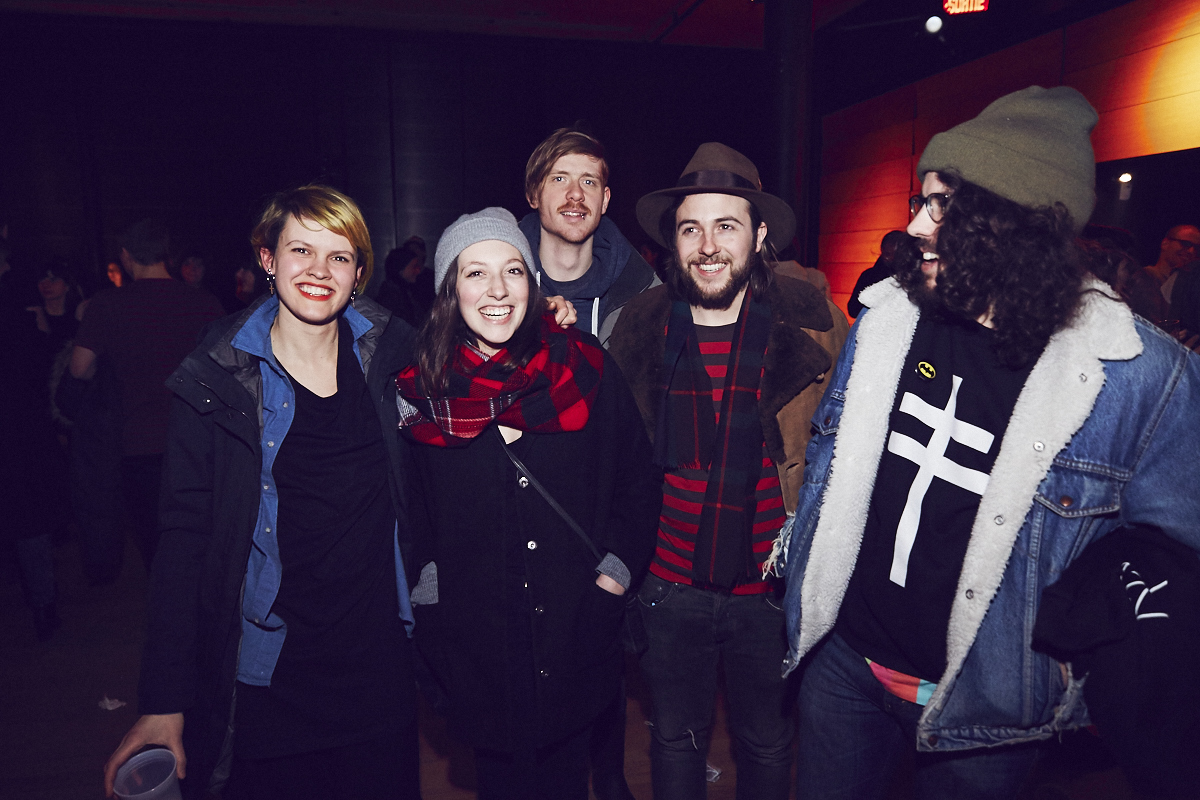 L'excellent duo montréalais électro-pop Milk & Bone séduit la foule pour le lancement de Little Mourning