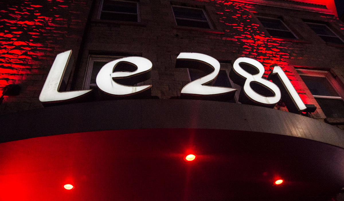 Le cabaret érotique 281 fête son 35e anniversaire en grande pompe!