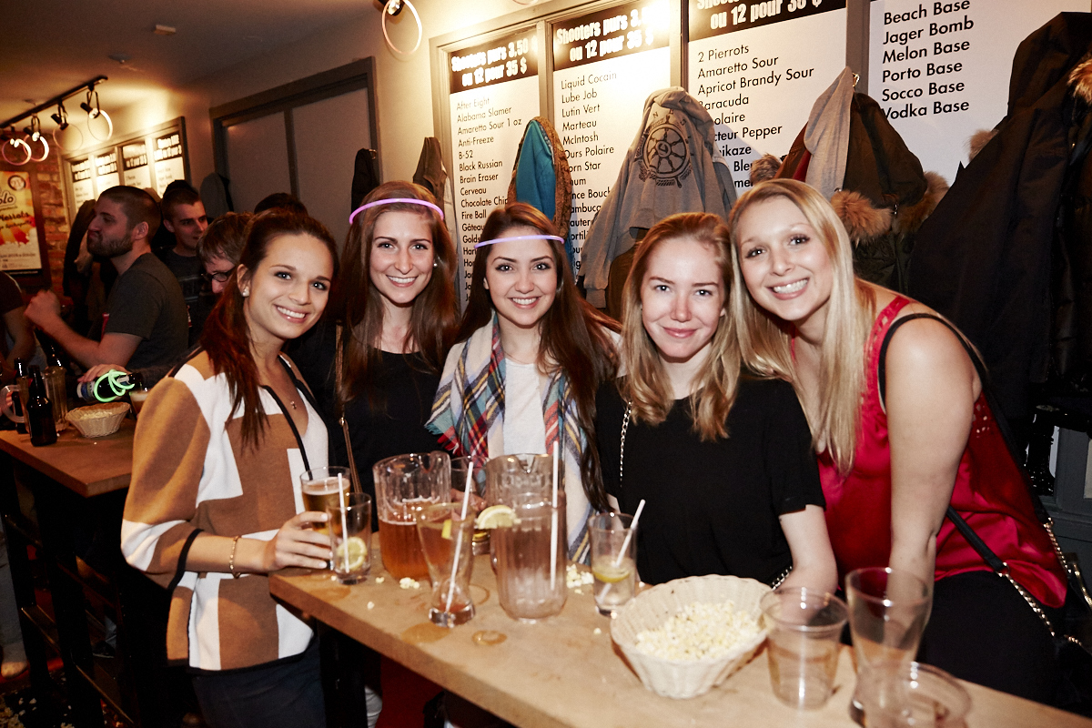 Folle soirée de party tout en fluo au 2Pierrots!