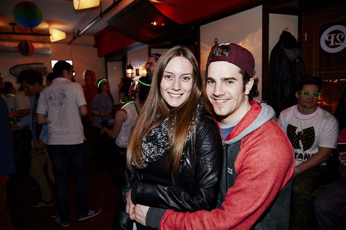 Folle soirée de party tout en fluo au 2Pierrots!