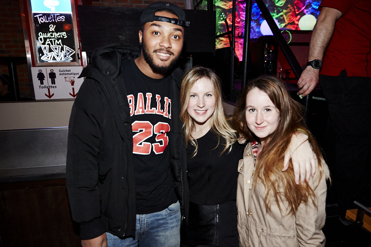 Folle soirée de party tout en fluo au 2Pierrots!