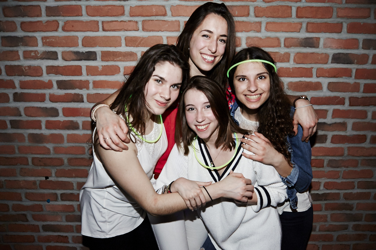 Folle soirée de party tout en fluo au 2Pierrots!