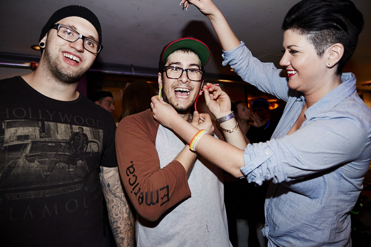 Folle soirée de party tout en fluo au 2Pierrots!