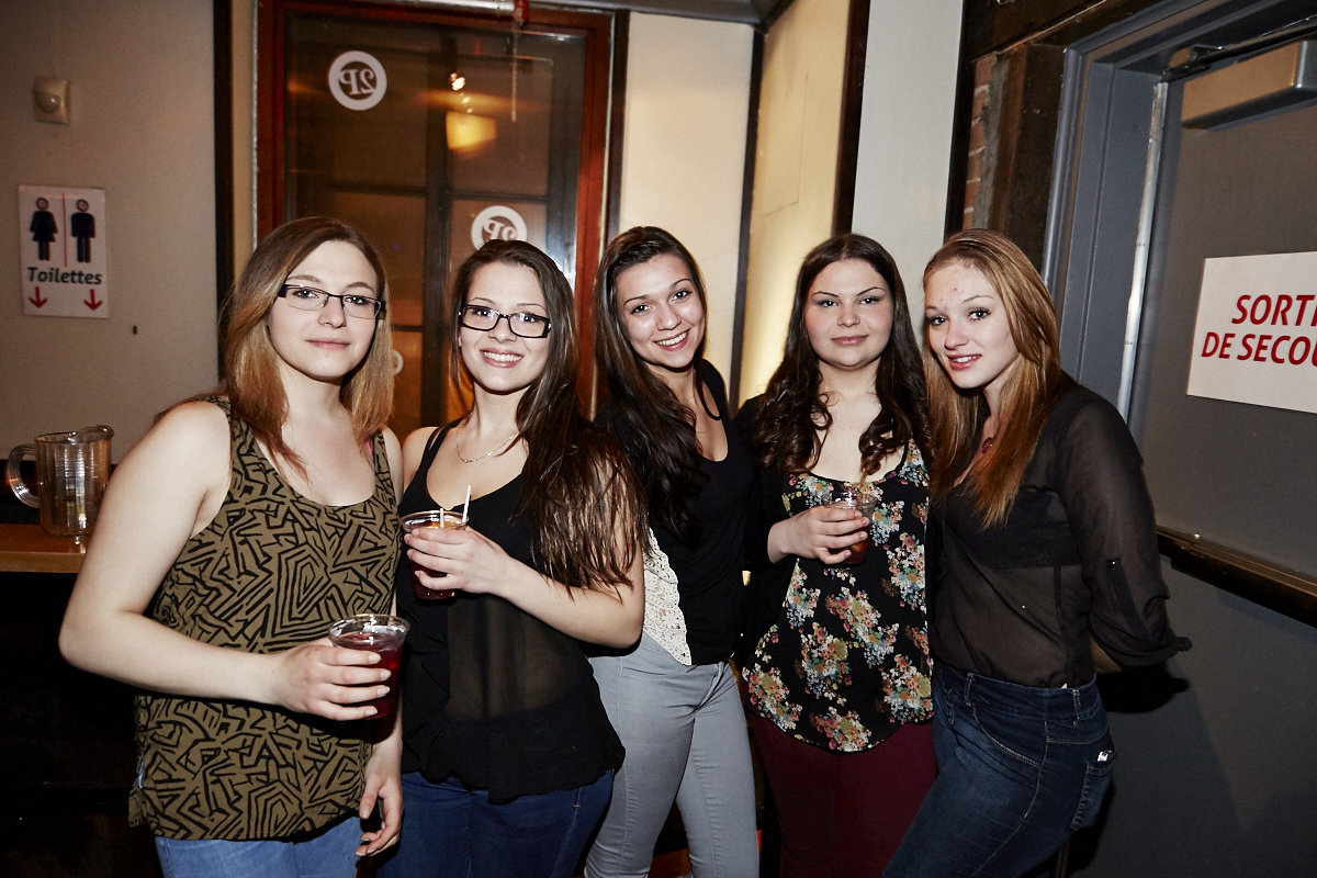 Folle soirée de party tout en fluo au 2Pierrots!