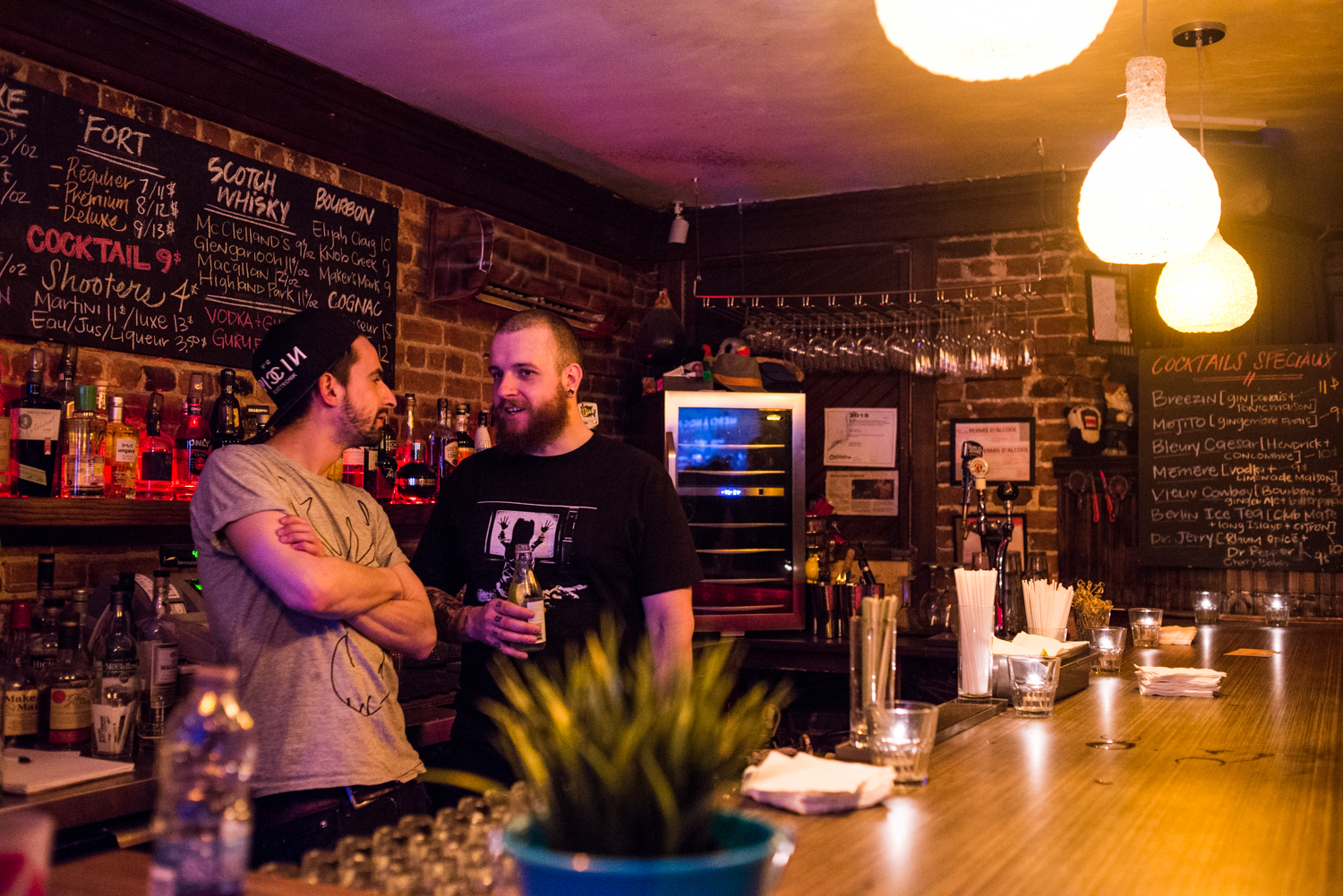 Hot-dogs et cocktails lancent la saison du Piknic Électronik au Bleury-Bar à Vinyle