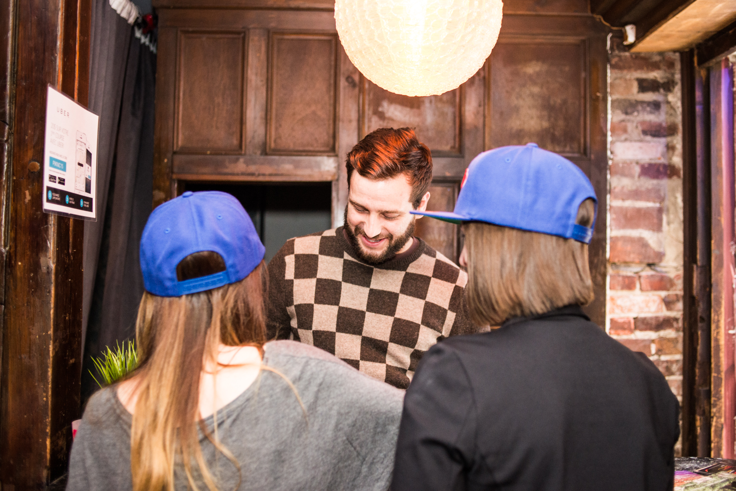 Hot-dogs et cocktails lancent la saison du Piknic Électronik au Bleury-Bar à Vinyle