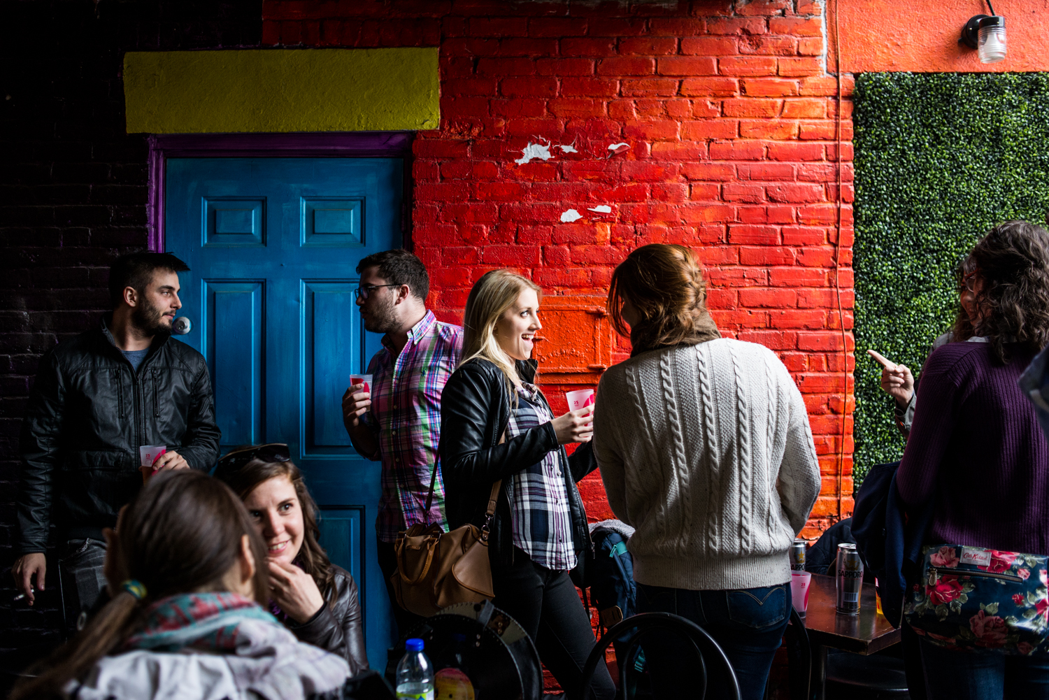Hot-dogs et cocktails lancent la saison du Piknic Électronik au Bleury-Bar à Vinyle