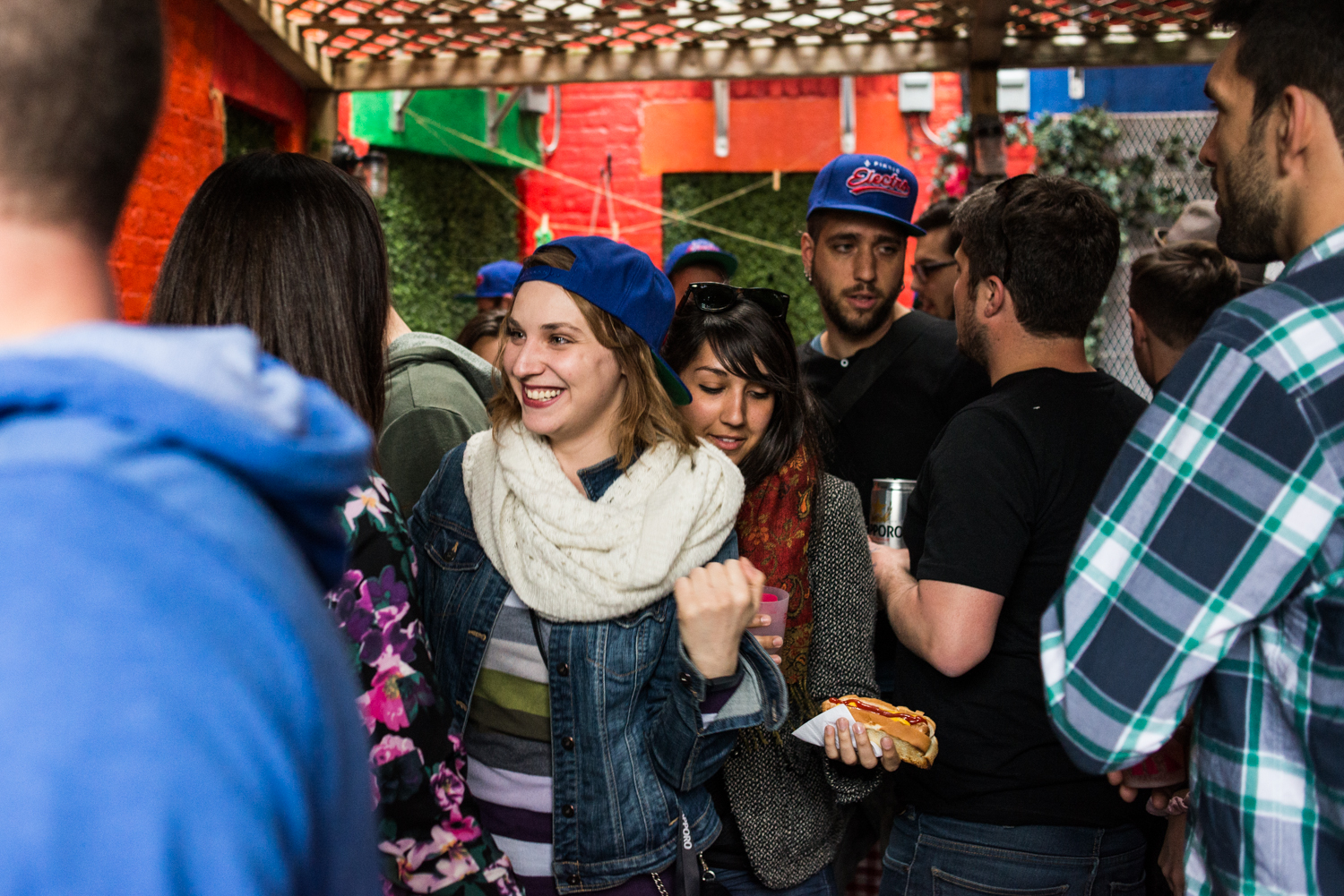 Hot-dogs et cocktails lancent la saison du Piknic Électronik au Bleury-Bar à Vinyle