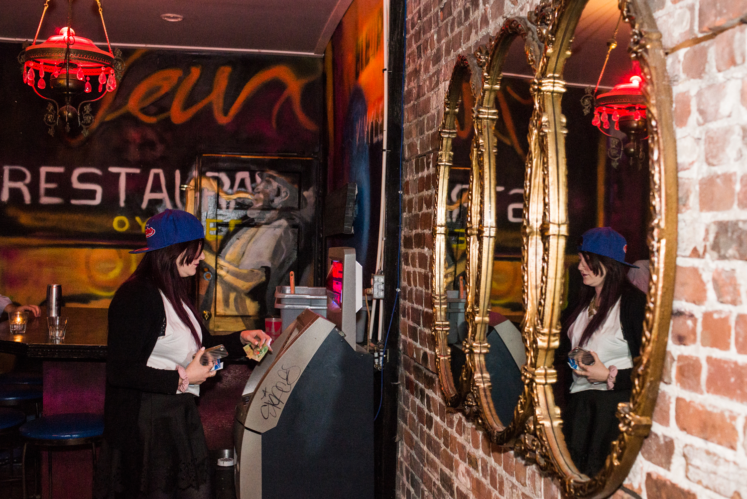 Hot-dogs et cocktails lancent la saison du Piknic Électronik au Bleury-Bar à Vinyle