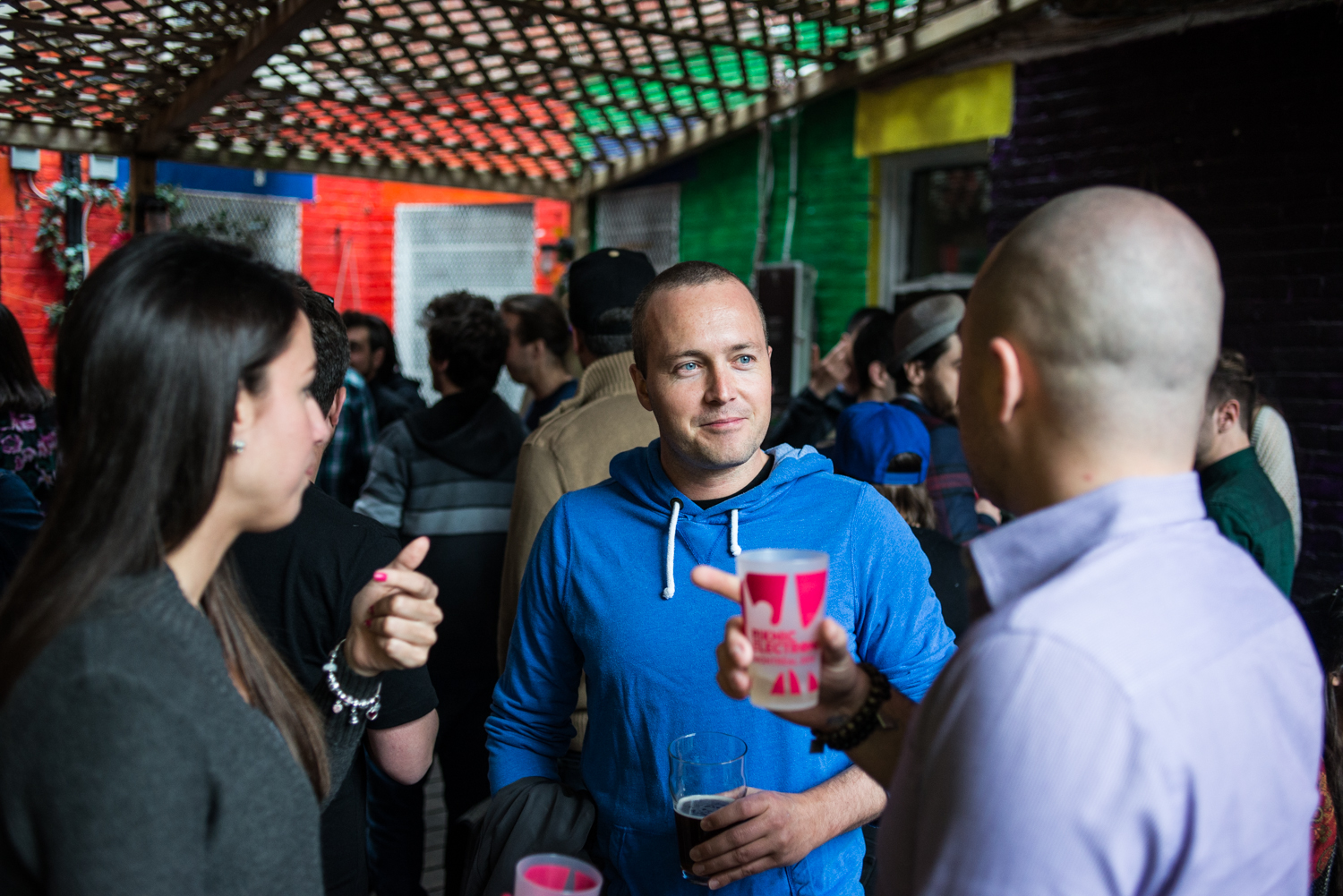 Hot-dogs et cocktails lancent la saison du Piknic Électronik au Bleury-Bar à Vinyle