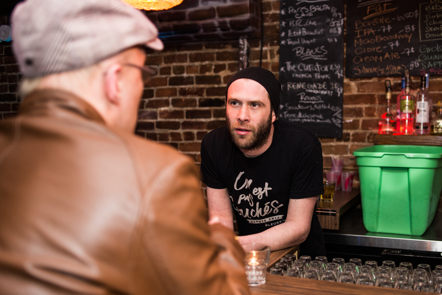 Hot-dogs et cocktails lancent la saison du Piknic Électronik au Bleury-Bar à Vinyle